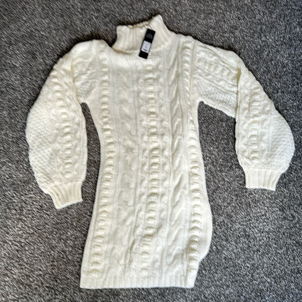 Long sleeve white sweater dress size small, brand: Fashion Nova. New with tags.